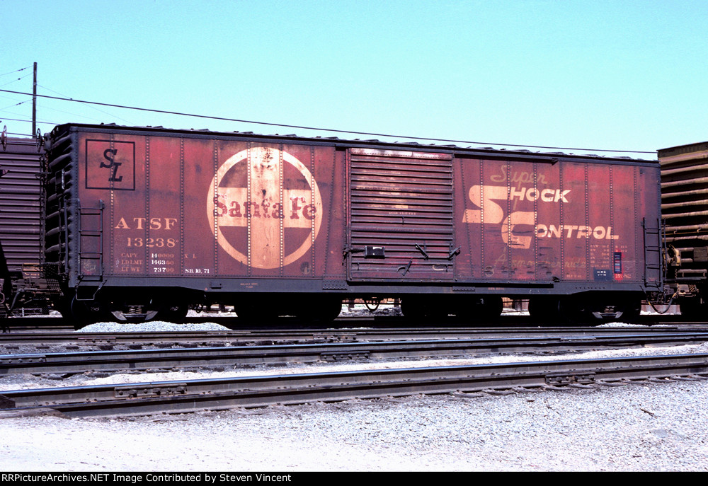 Santa Fe 50' box ATSF #13238 with Shock Control & SL loader